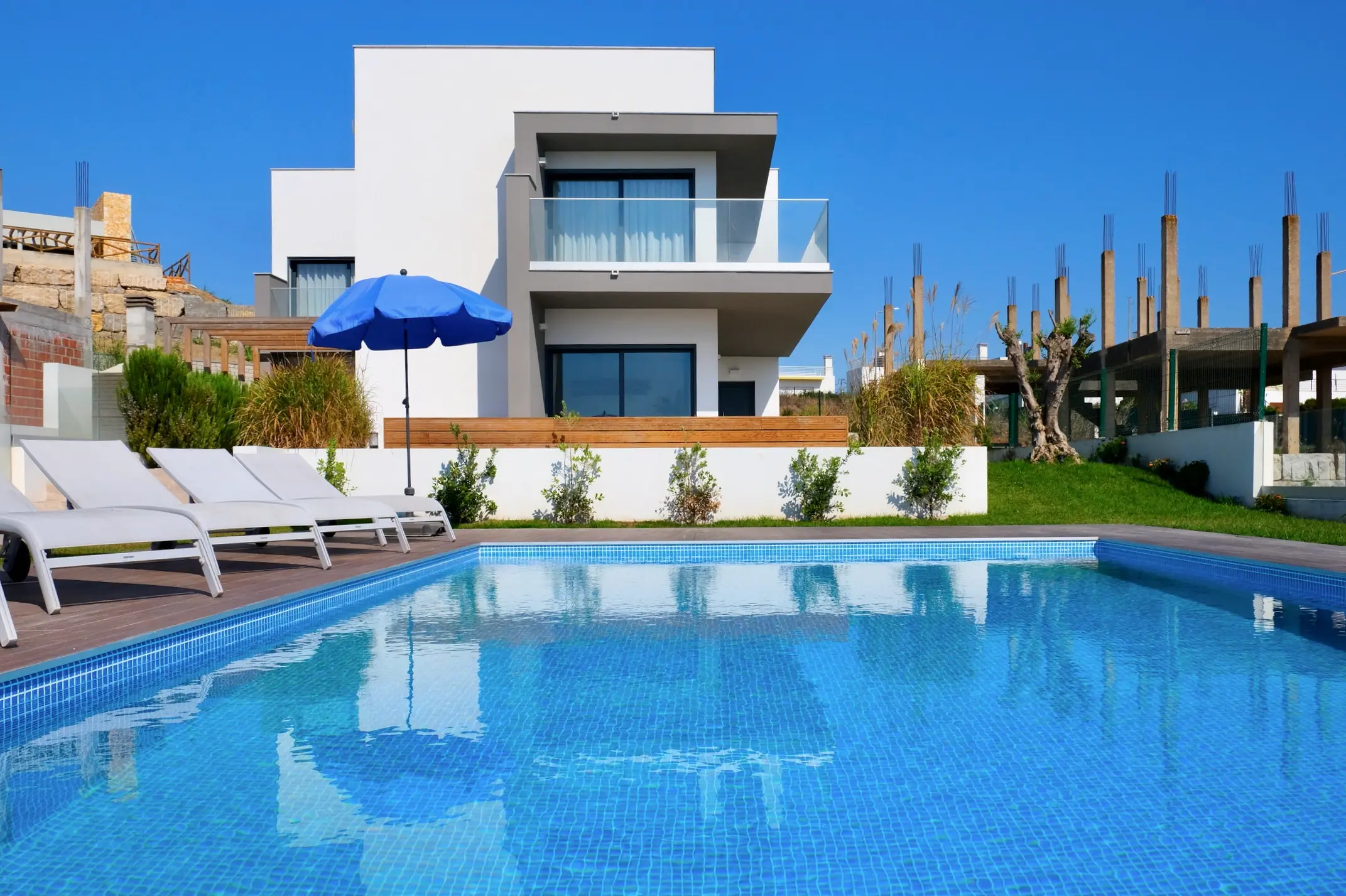 Villa vue depuis la piscine